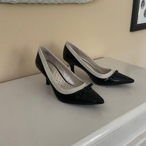 Anne Klein iflex heels size 8